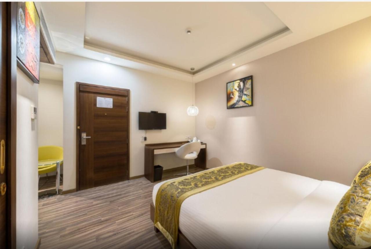 Jagadish Brigade Hotel Bangalore Exteriör bild