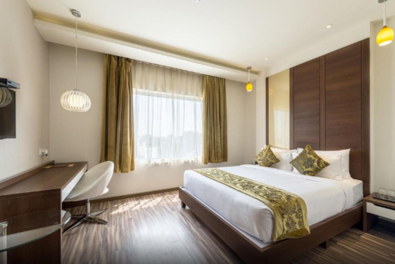 Jagadish Brigade Hotel Bangalore Exteriör bild
